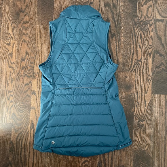 Lululemon Fluffed Up Down Vest Alberta Lake Teal - Picture 4 of 10